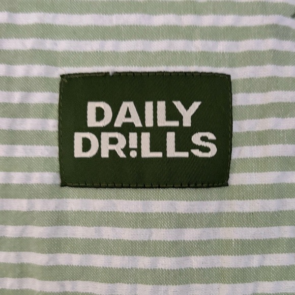 NWT daily drills seersucker boxy button down in green and white stripe size m/l! - Picture 4 of 4